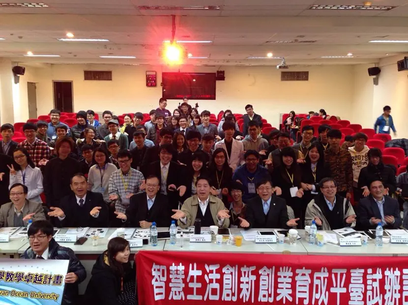 請業界專家來學校評比時的合影