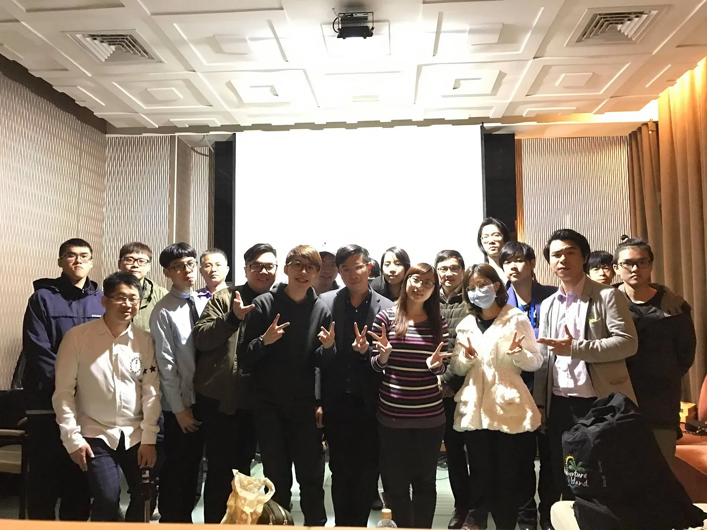 沒成為職業魔術師，但辦過公演，發表過產品（圖 2）