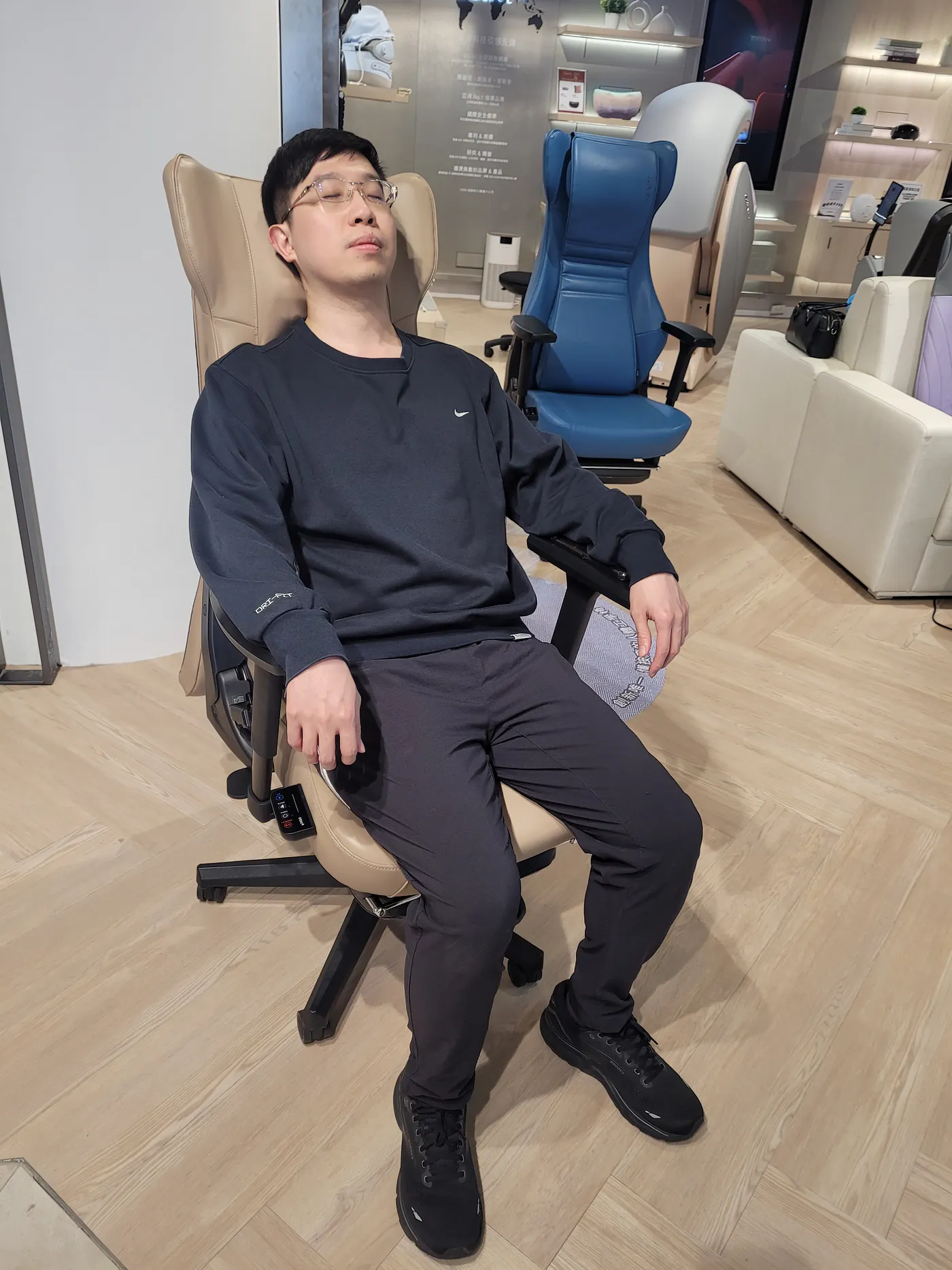 2. OSIM 天王工學椅（圖 9）
