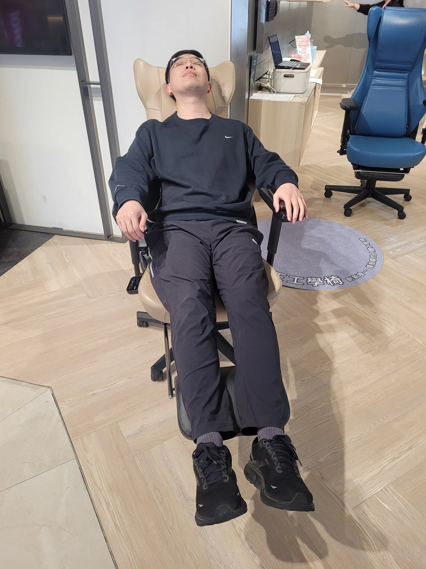 2. OSIM 天王工學椅（圖 10）